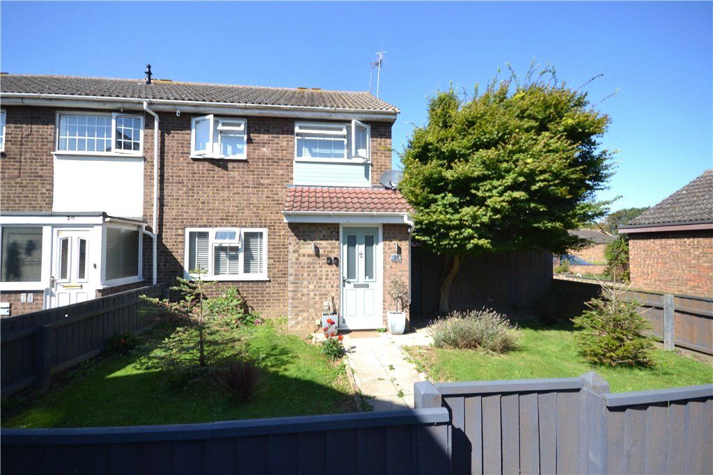 3 bed end terrace house for sale in Recreation Close, Felixstowe