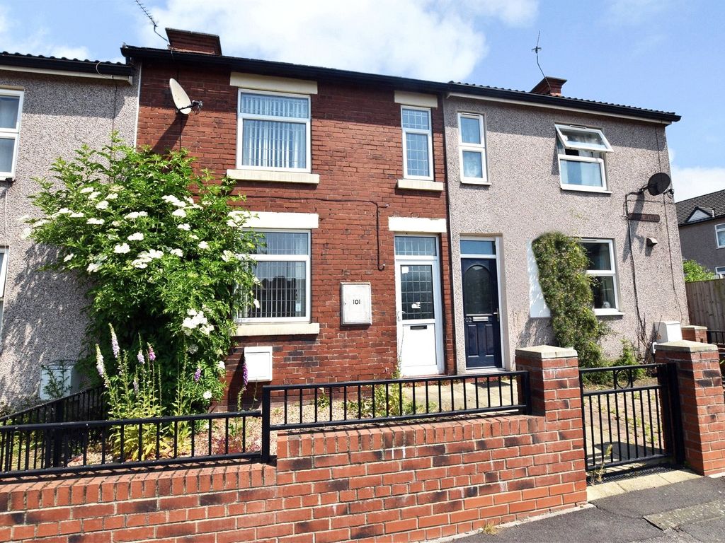 2 bed terraced house for sale in North Avenue, Pontefract, West