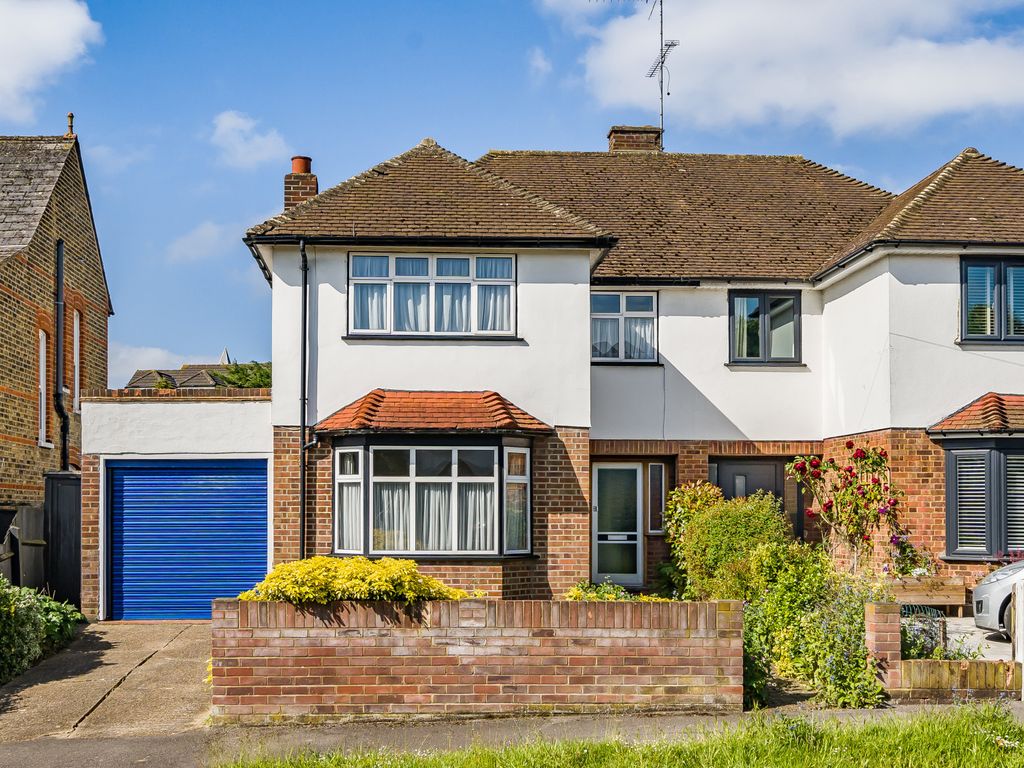 3 bed semidetached house for sale in Gilbert Road, Romford RM1 Zoopla