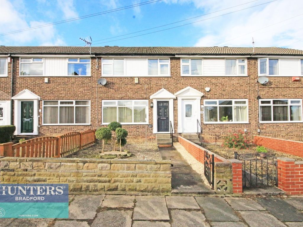 3 bed terraced house for sale in Moorcroft Drive East Bierley, Bradford