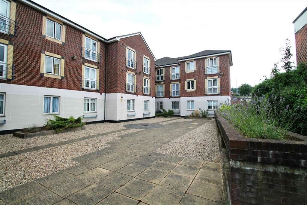 2 bed flat for sale in Brighton Road, Purley CR8, £210,000 Zoopla