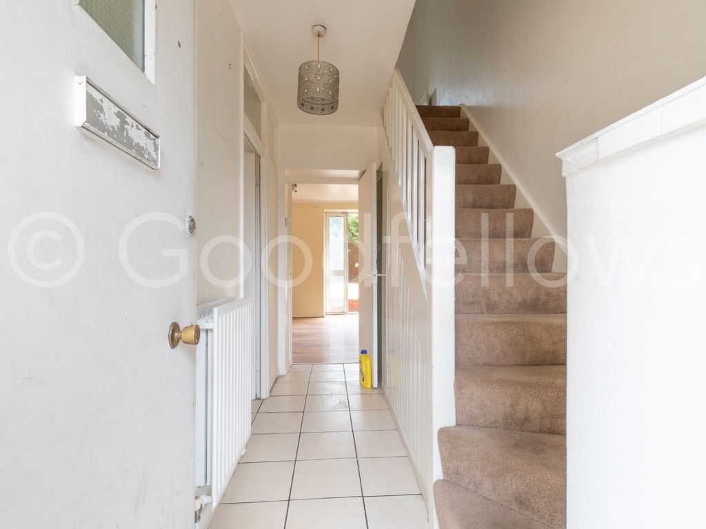 2 bed flat to rent in Laburnum Road, Mitcham CR4 Zoopla