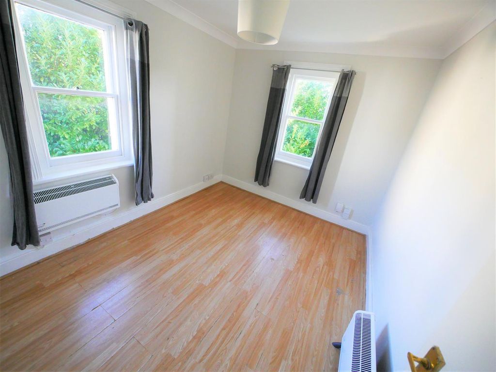 1 bed flat to rent in Walpole Road, Bournemouth BH1, £950 pcm