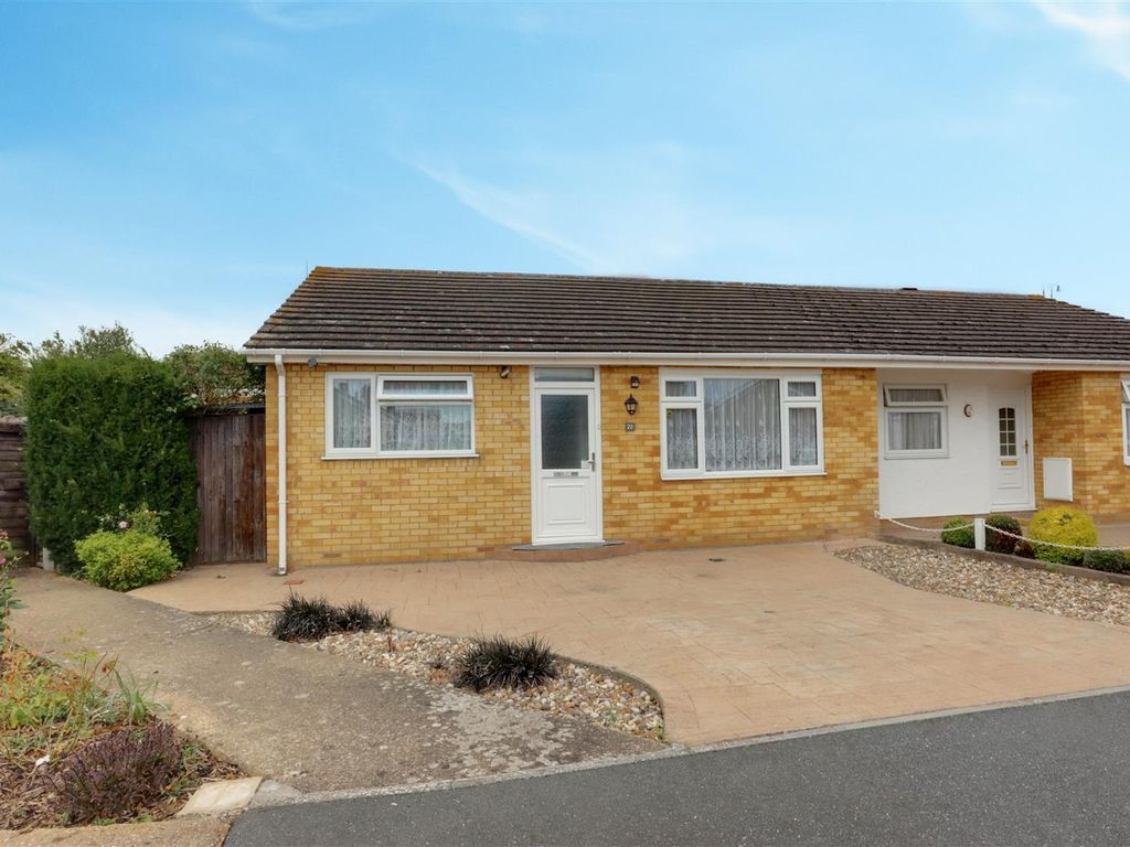 2 bed semidetached bungalow for sale in Bembridge Close, ClactonOn
