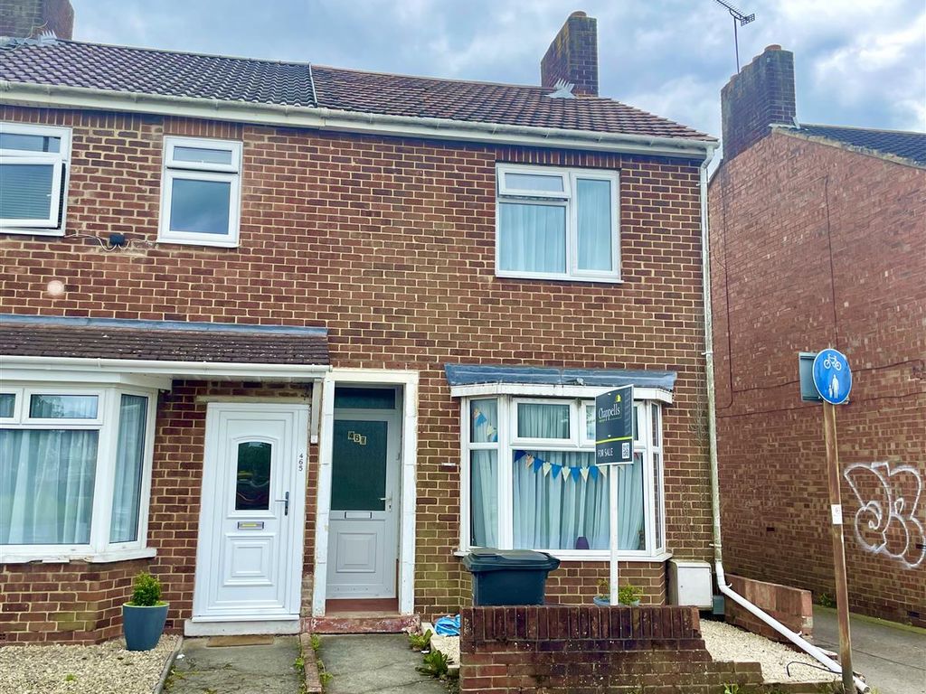 2 bed end terrace house for sale in Ferndale Road, Swindon SN2, £