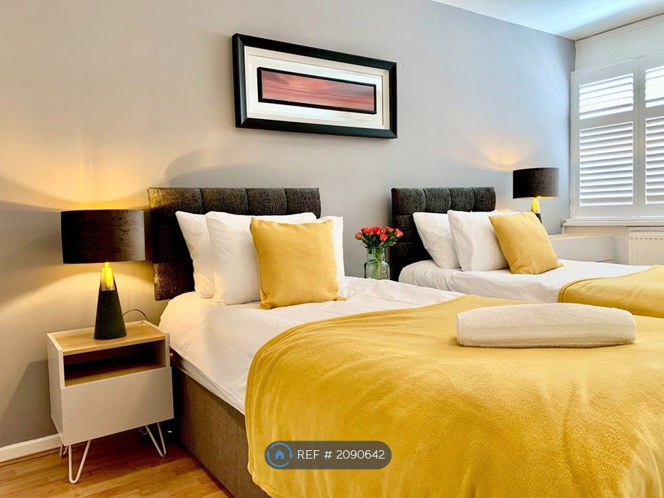 3 bed semidetached house to rent in Derbyshire Lane, Stretford