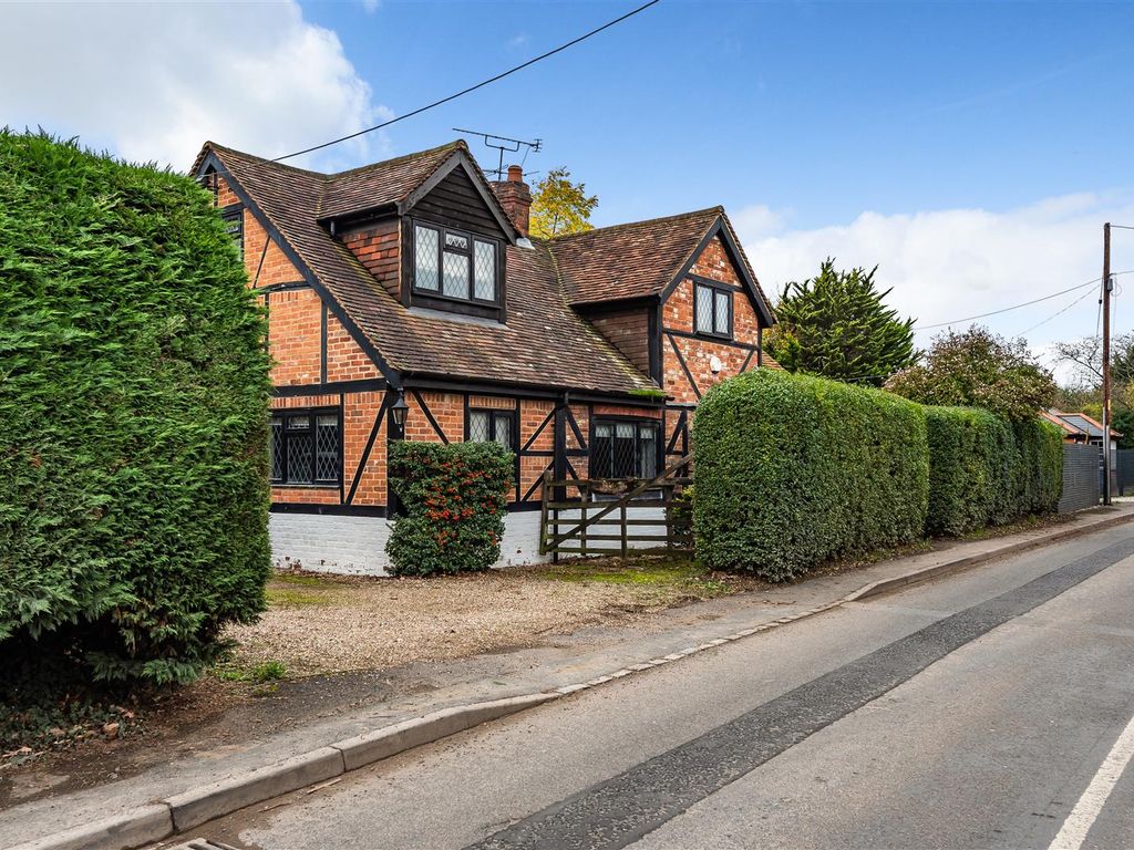 3 bed detached house for sale in Littlefield Green, White Waltham, Maidenhead SL6 Zoopla
