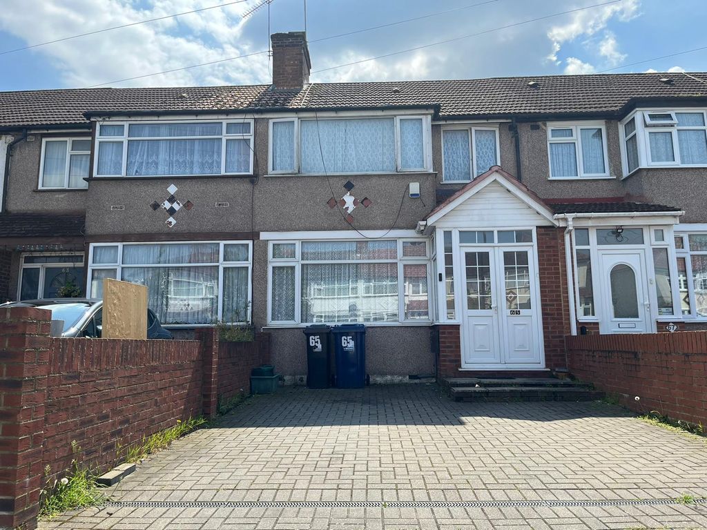 3 bed terraced house for sale in Derley Road, Southall UB2, £550,000
