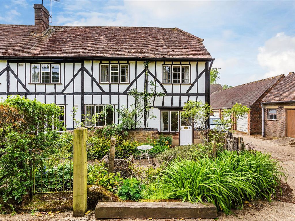 3 bed linkdetached house to rent in Street, Bramley