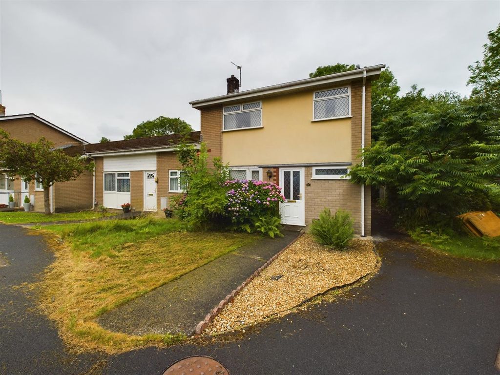 3 bed end terrace house for sale in Maes Tomos, Trimsaran, Kidwelly
