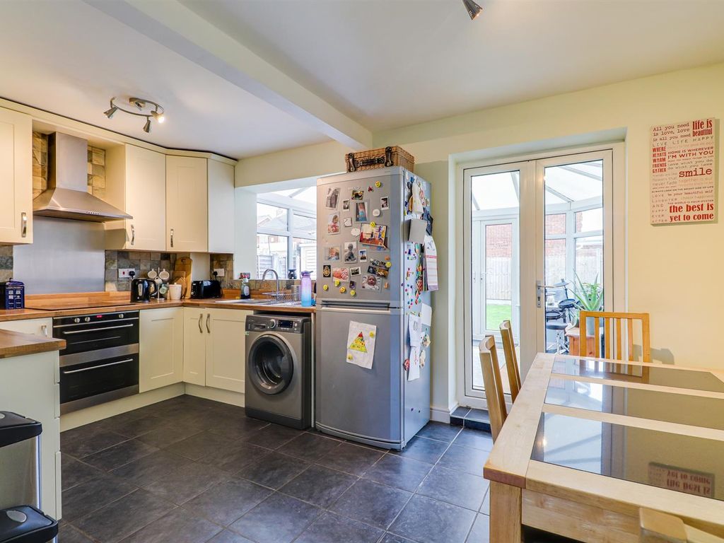 3 bed semidetached house for sale in Falmouth Avenue, Normanton WF6, £