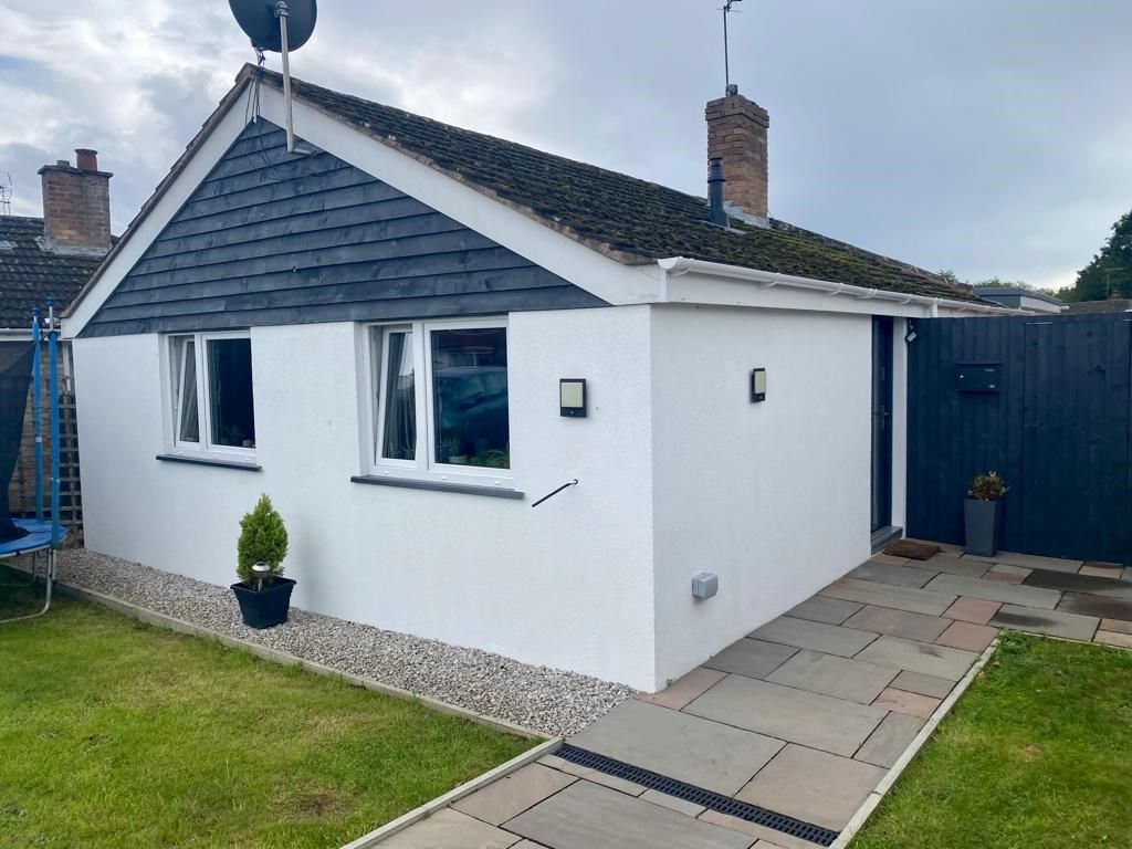 3 bed detached bungalow for sale in Alton Close, RossOnWye HR9, £