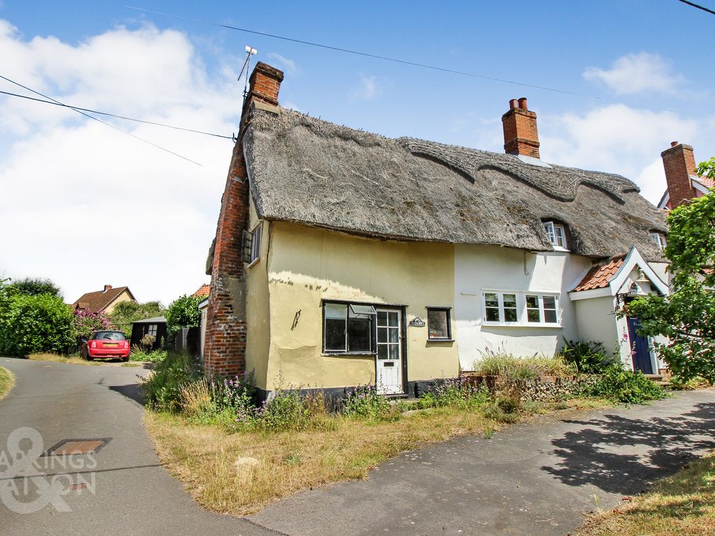 2 bed semidetached house for sale in The Street, Redgrave, Diss IP22