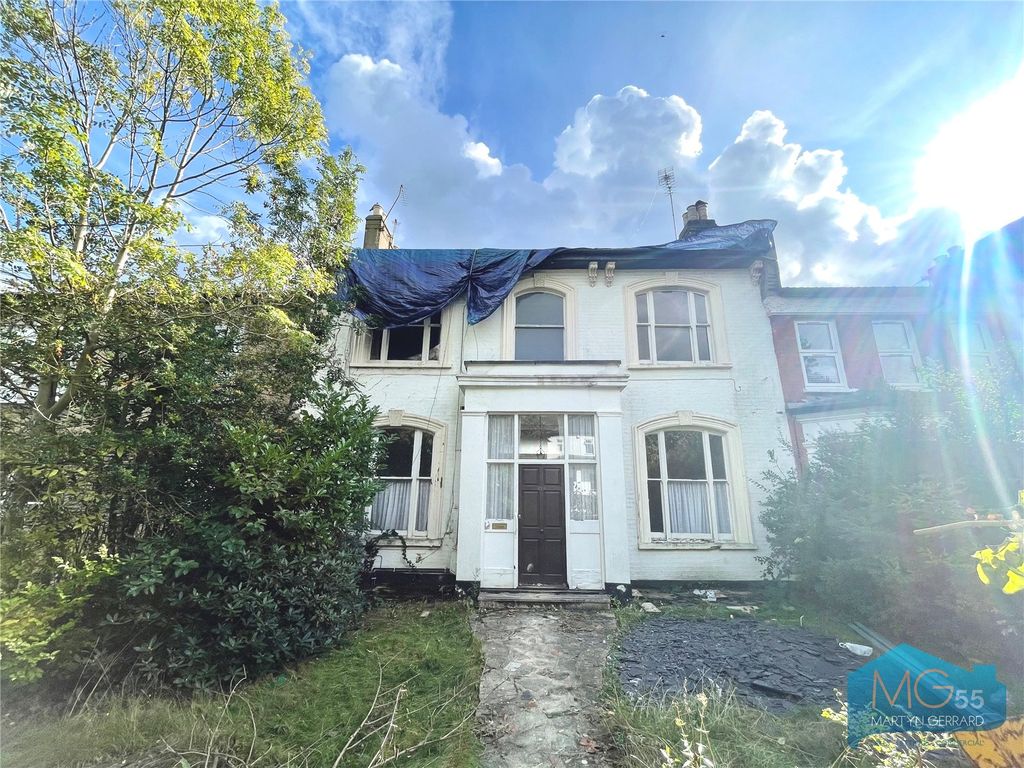 4 bed terraced house for sale in Friern Park, London N12, £720,000 Zoopla