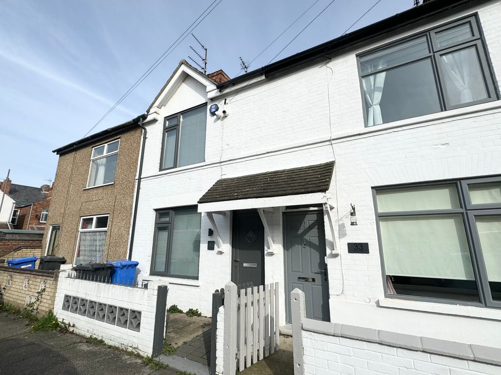 4 bed terraced house to rent in Selby Street, Lowestoft NR32, £1,100