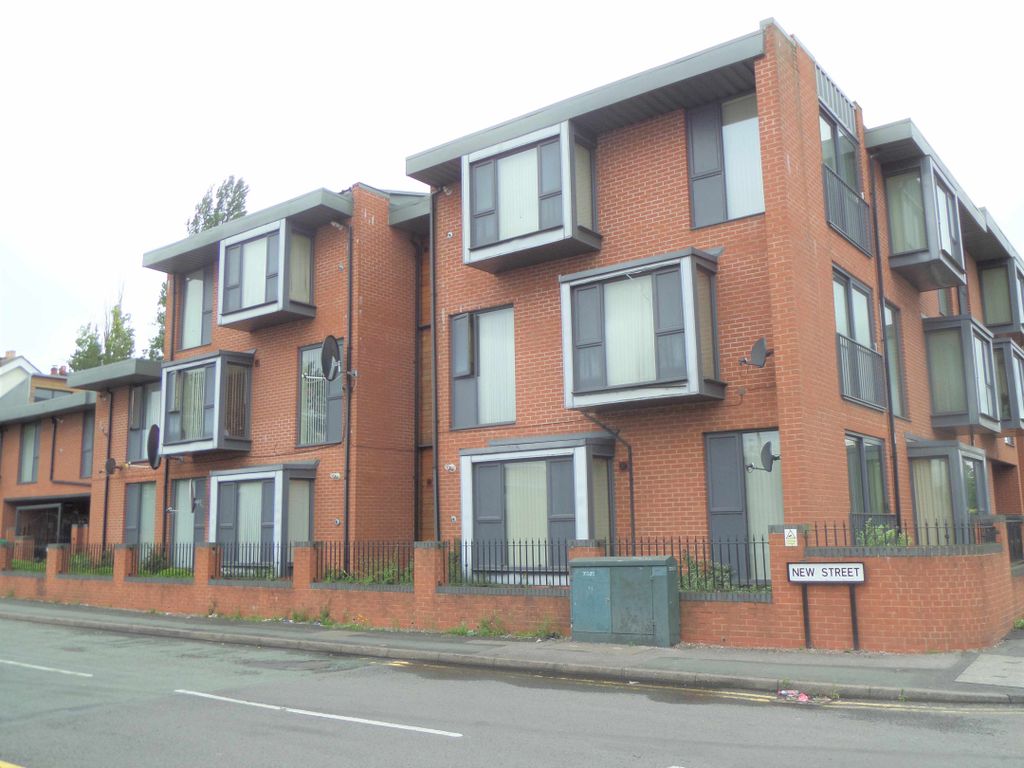 2 bed to rent in New Street, Parkfields, Wolverhampton, West