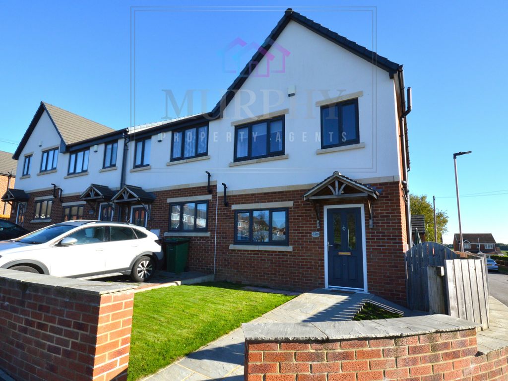 3 bed end terrace house for sale in School Street, Upton, Pontefract
