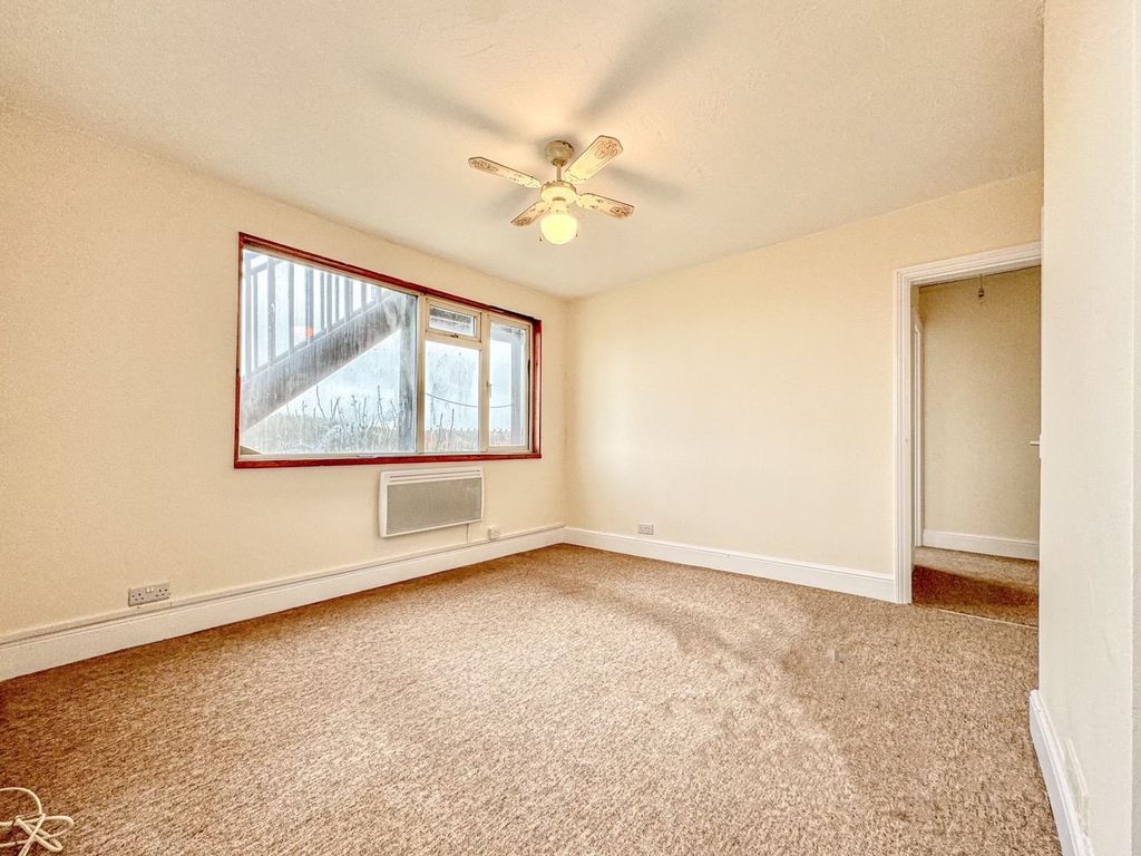 1 bed flat to rent in Brighton Road, Lancing BN15, £1,100 pcm Zoopla