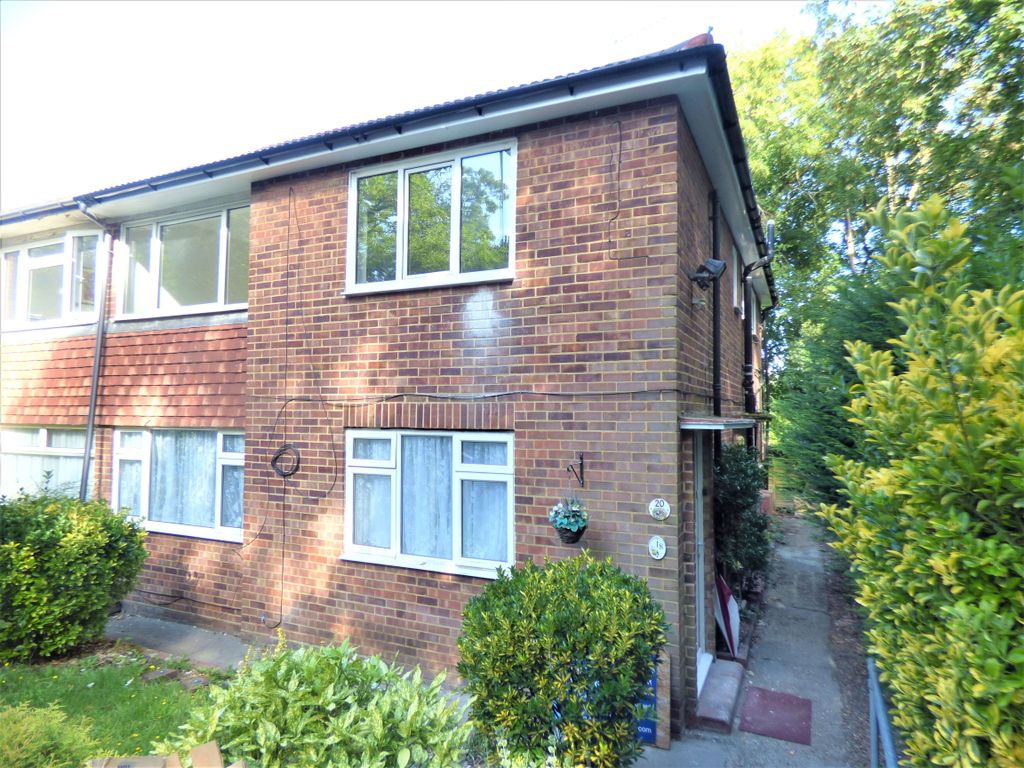 2 bed to rent in Guildford Road, Great Bookham, Bookham, Leatherhead KT23, £1,400 pcm