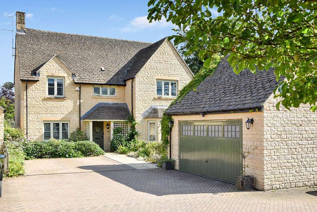 4 bed detached house for sale in Brambling Mews, South Cerney