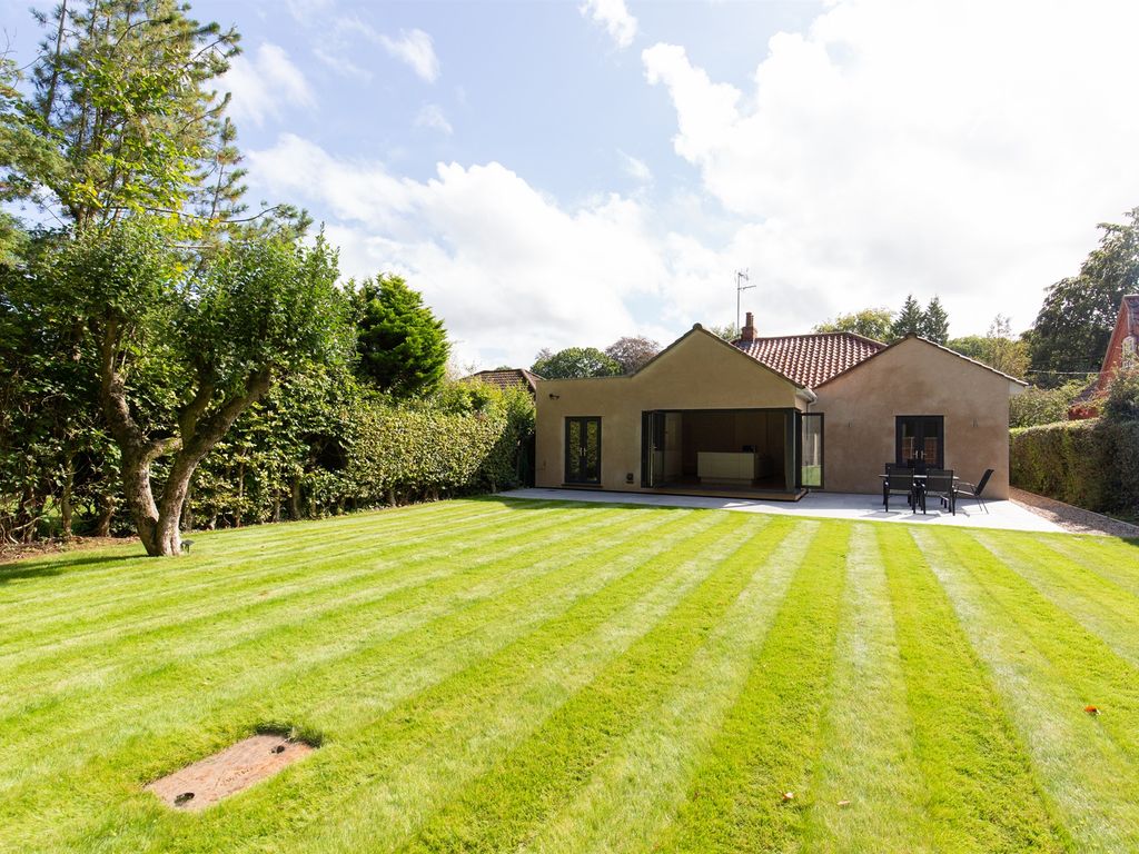 4 bed detached bungalow for sale in Bernard Close, High Kelling, Holt NR25, £800,000 Zoopla