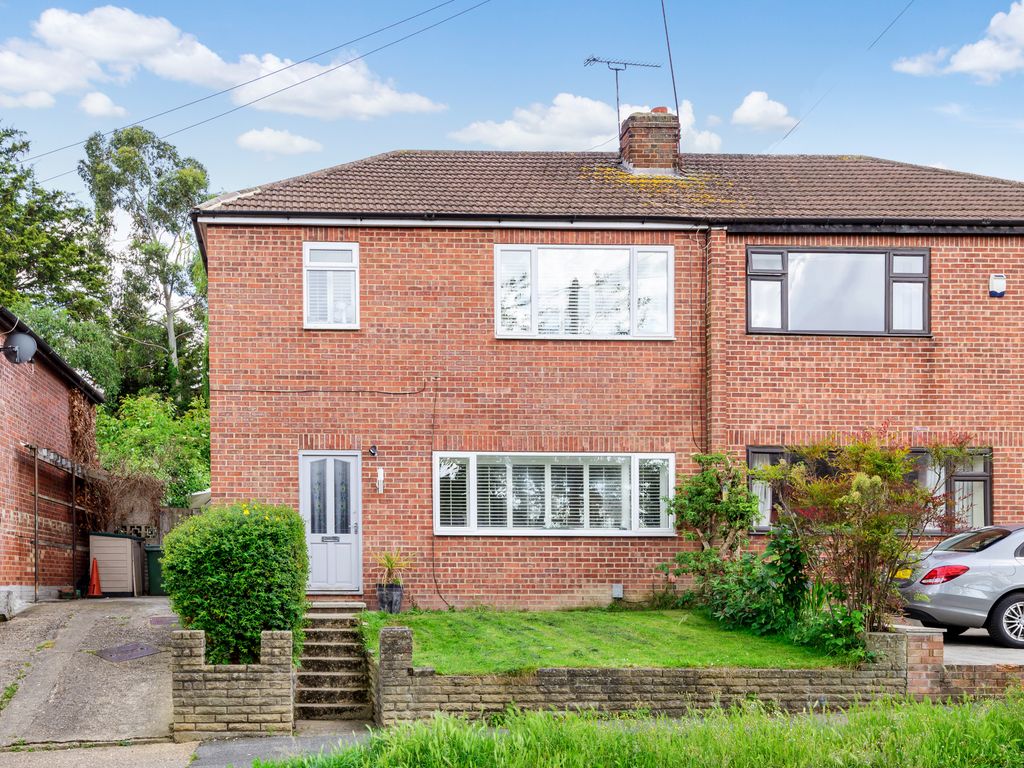 3 bed semidetached house for sale in Eatons Mead, London E4 Zoopla