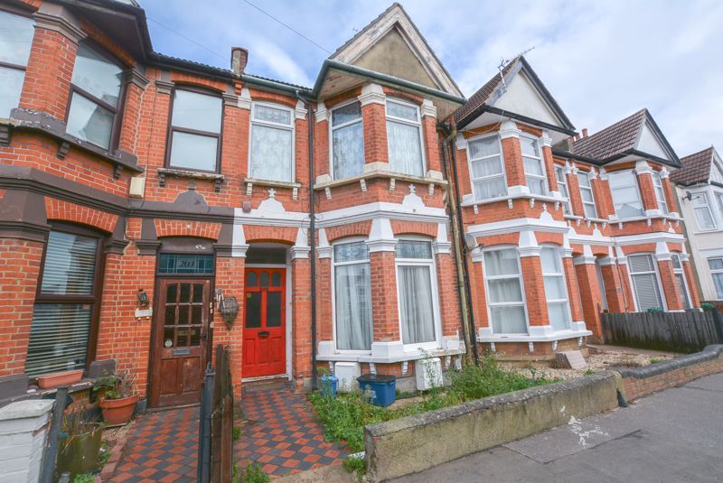 2 bed flat to rent in Stornoway Road, SouthendOnSea SS2, £1,000 pcm