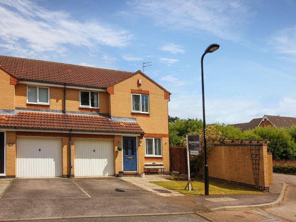3 bed semidetached house for sale in Limekiln Court, Wallsend NE28