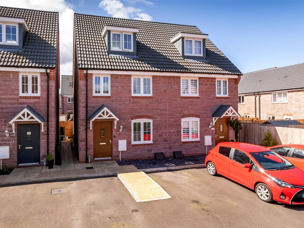 3 bed semidetached house for sale in Colliers Gardens, Backwell