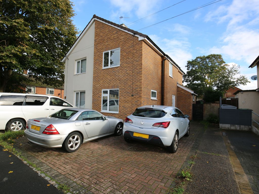 3 bed semidetached house for sale in Kingsclere Avenue, Southampton