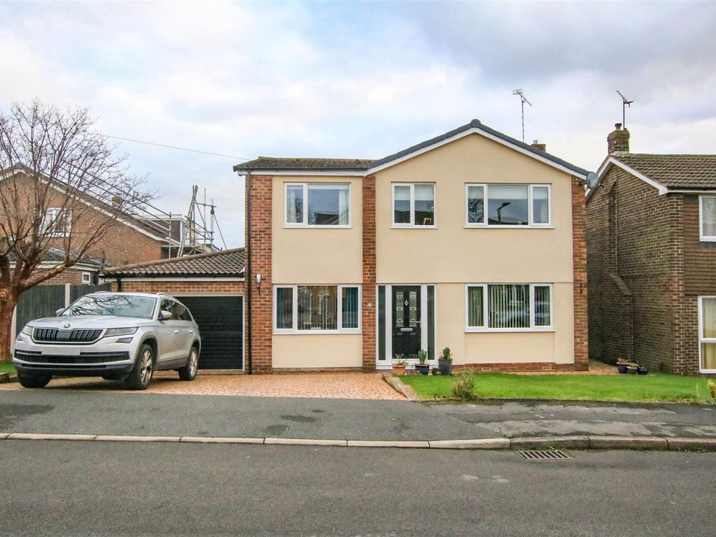 5 bed detached house for sale in Field House Road, Sprotbrough