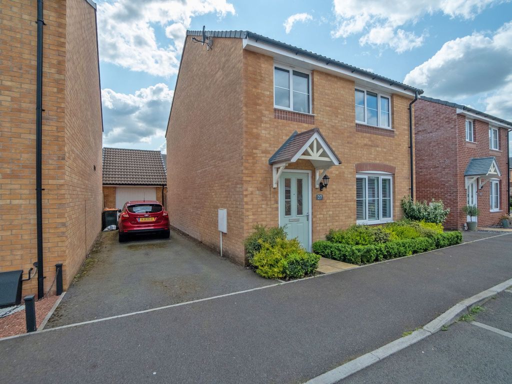 4 bed detached house for sale in Hurricane Way, Rogerstone NP10 Zoopla