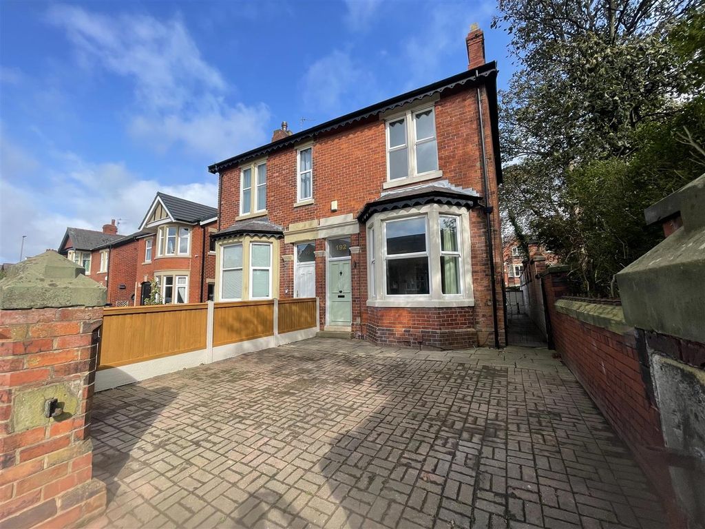 2 bed property for sale in Whitegate Drive, Blackpool FY3, £225,000