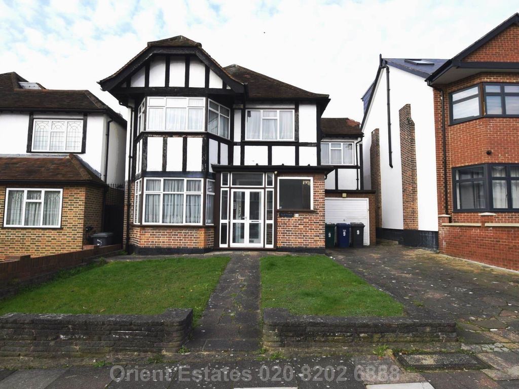 4 bed detached house for sale in Vaughan Avenue, London NW4, £1,275,000