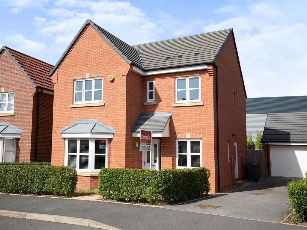 4 bed detached house for sale in Horseshoe Crescent, Wellesbourne