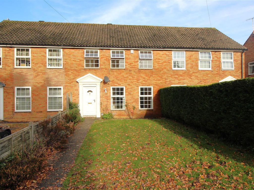 3 bed property to rent in Green Lane, Crawley RH10, £1,700 pcm Zoopla