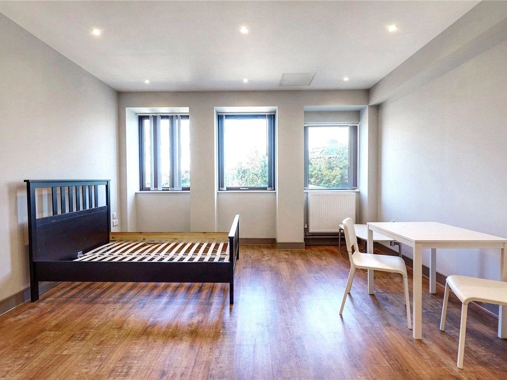 Studio to rent in Brenchley House, 123135 Week Street, Maidstone, Kent