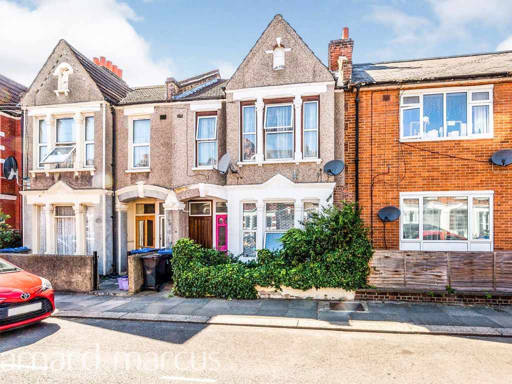 3 bed flat for sale in Tynemouth Road, Mitcham CR4, £350,000 Zoopla