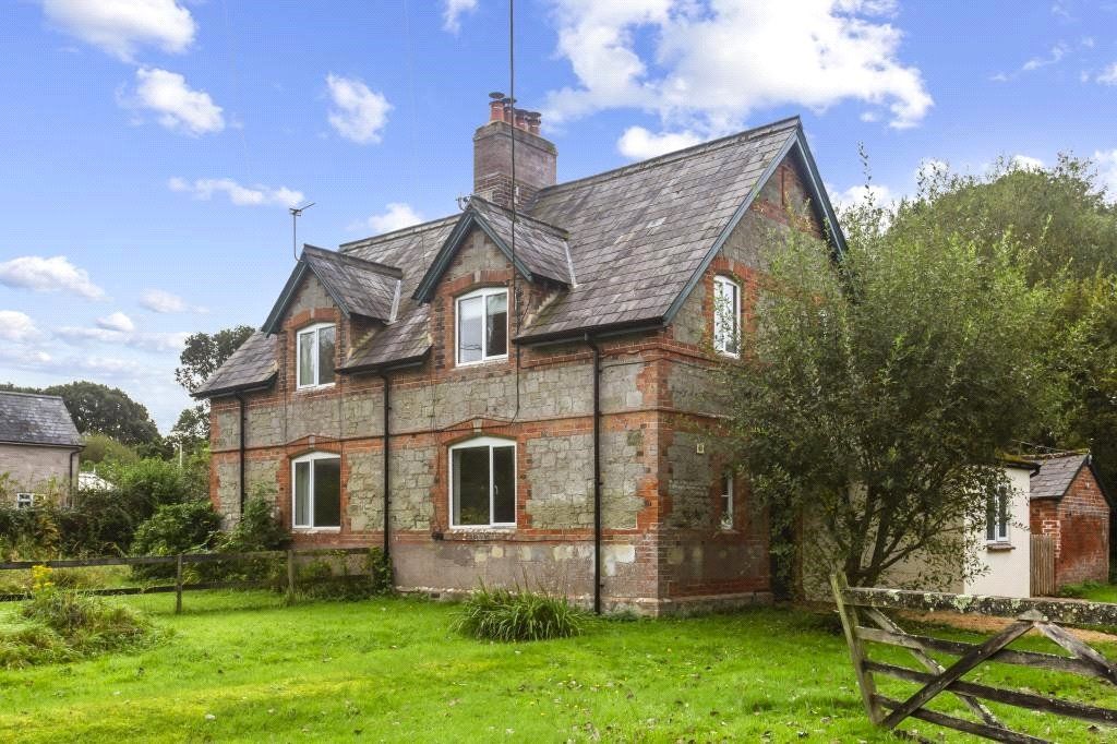 3 bed semidetached house for sale in Shaftesbury SP7, £