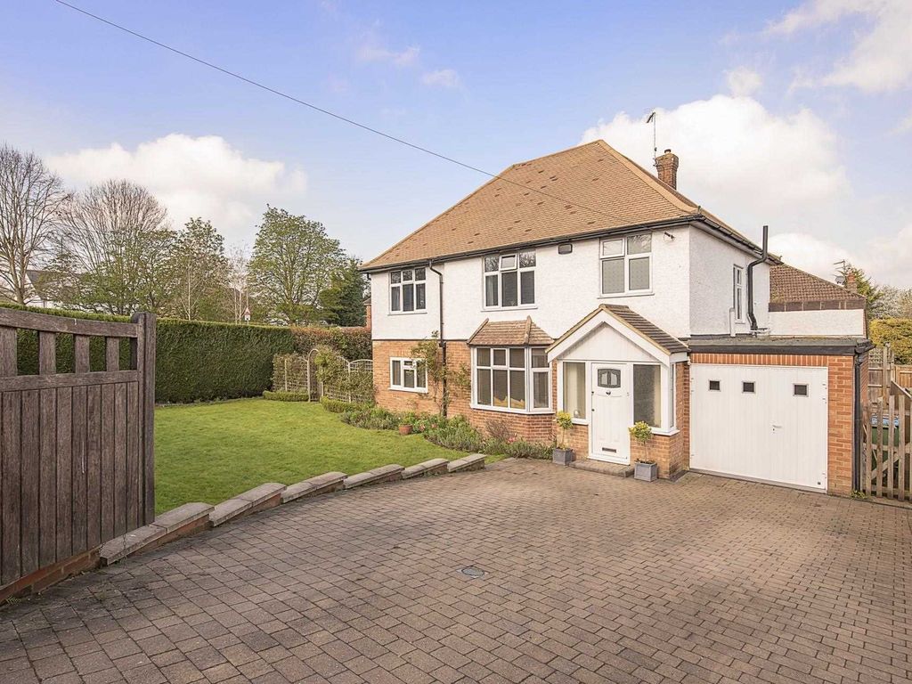 4 bed detached house for sale in Buckland Road, Buckland, Aylesbury