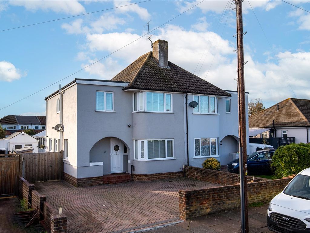 4 bed semidetached house for sale in Southways Avenue, Broadwater