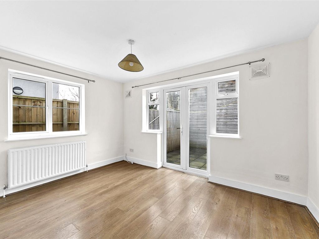 2 bed flat for sale in Waldegrave Road, Teddington TW11, £300,000 Zoopla