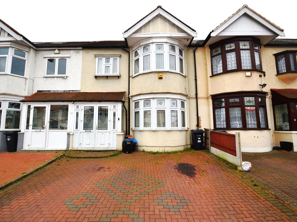 3 bed terraced house for sale in Eastern Avenue, Redbridge IG4, £