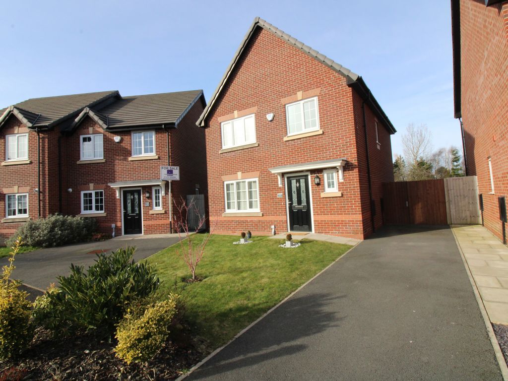 3 bed detached house for sale in Bluebrook Avenue, Hambleton FY6, £