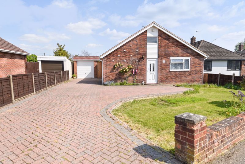 3 bed detached bungalow for sale in Hazleton Way, Cowplain