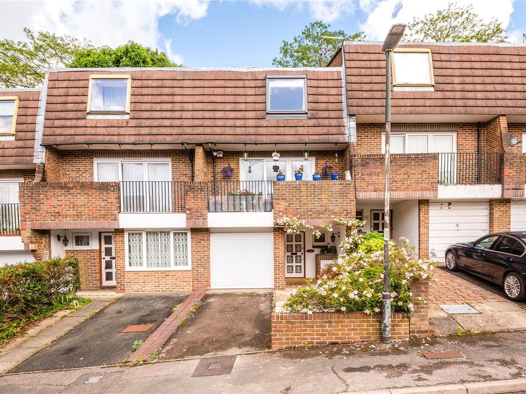 3 bed terraced house for sale in Heights Close, London SW20 Zoopla