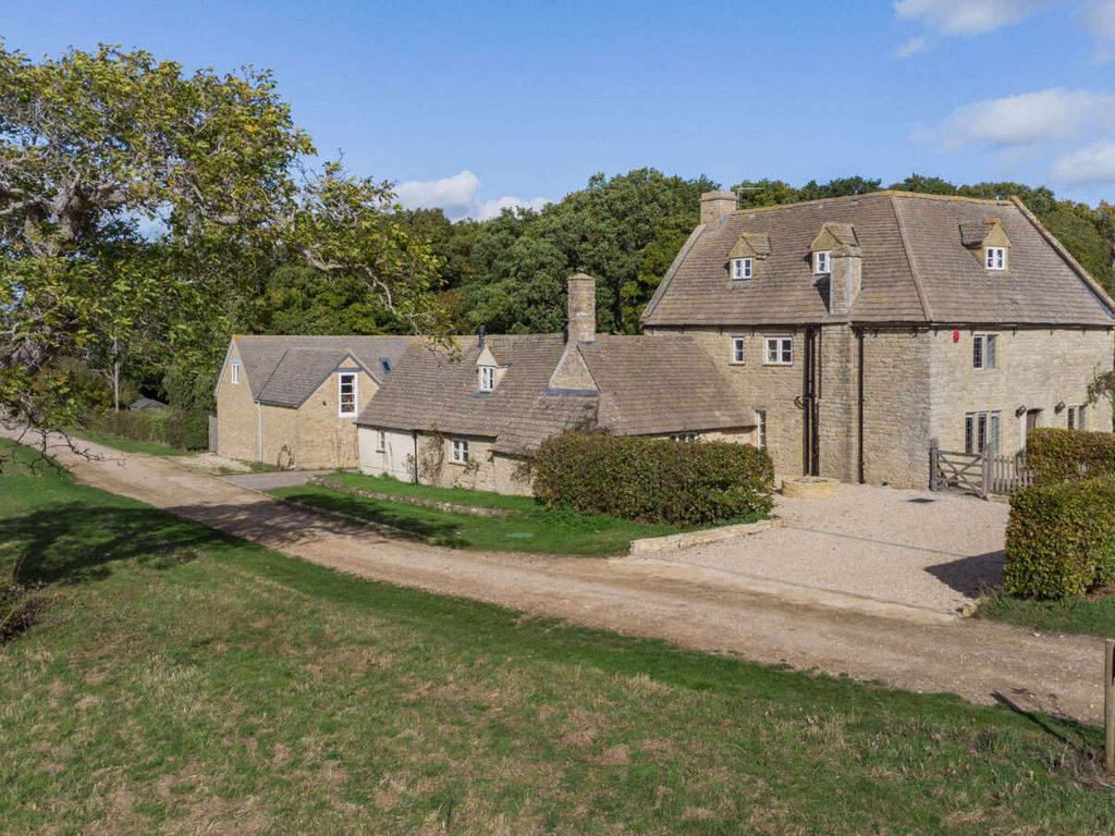 7 bed detached house for sale in Springhill Road, Begbroke, Kidlington