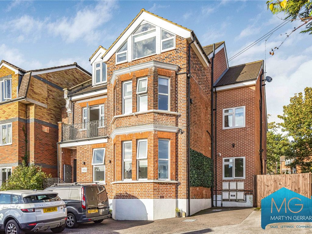 2 bed flat for sale in Park Road, New EN4, £400,000 Zoopla
