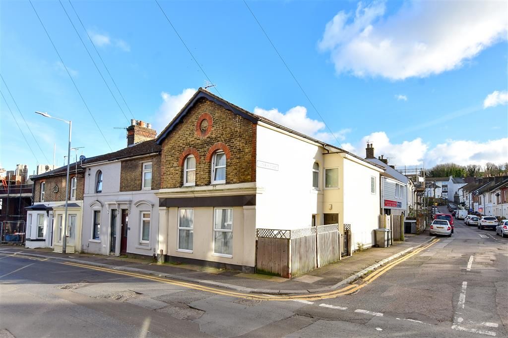 2 bed flat for sale in Coombe Valley Road, Dover, Kent CT17, £93,000