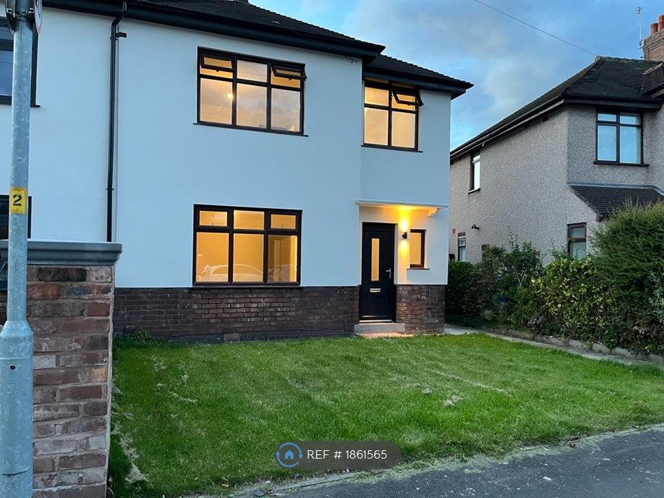 3 bed semidetached house to rent in East Avenue, Stockton Heath, Warrington WA4, £1,800 pcm